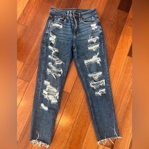 American Eagle Ripped Mom Jean stretched. Size 4 SHORT. “Slasher blue” color.